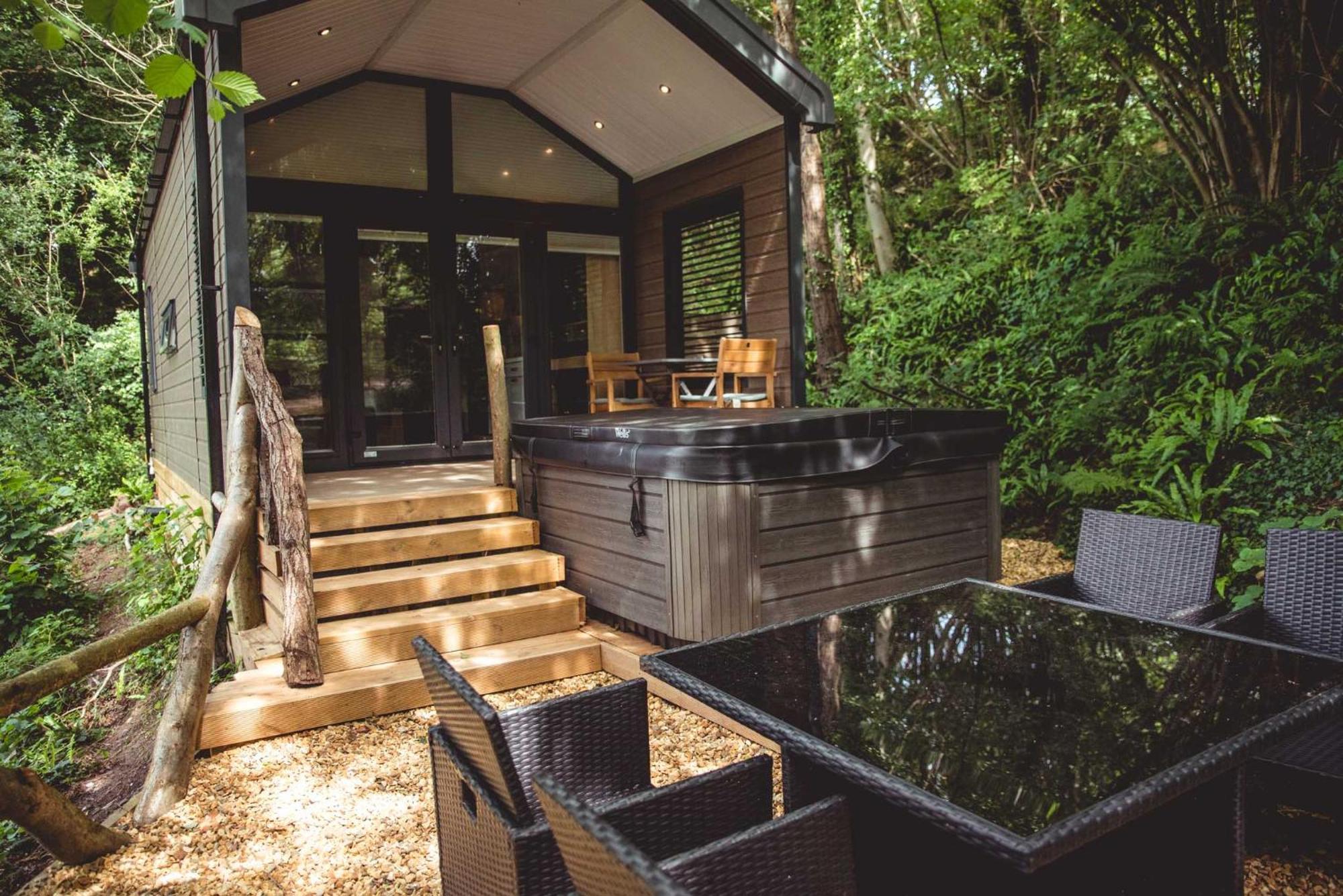 Herons Lake Retreat Hot Tub Lodges Caerwys Exterior foto