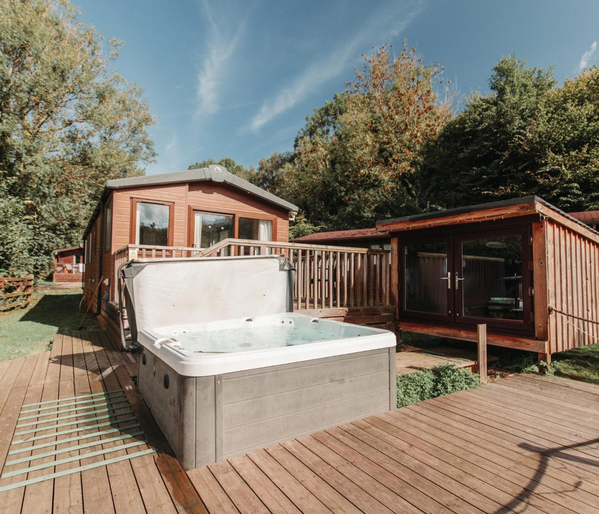 Herons Lake Retreat Hot Tub Lodges Caerwys Exterior foto